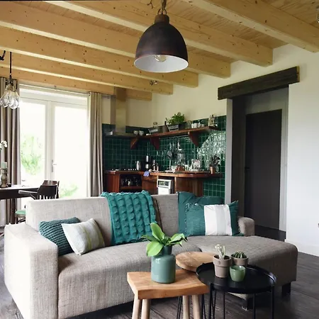 With Terrace With Sufficient Garden *